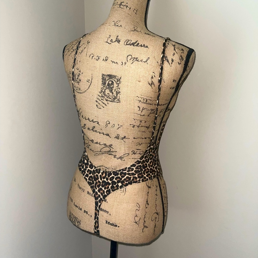 American Apparel 🐆 Very sexy cheetah print body suit 💋🥰🤎 🐆